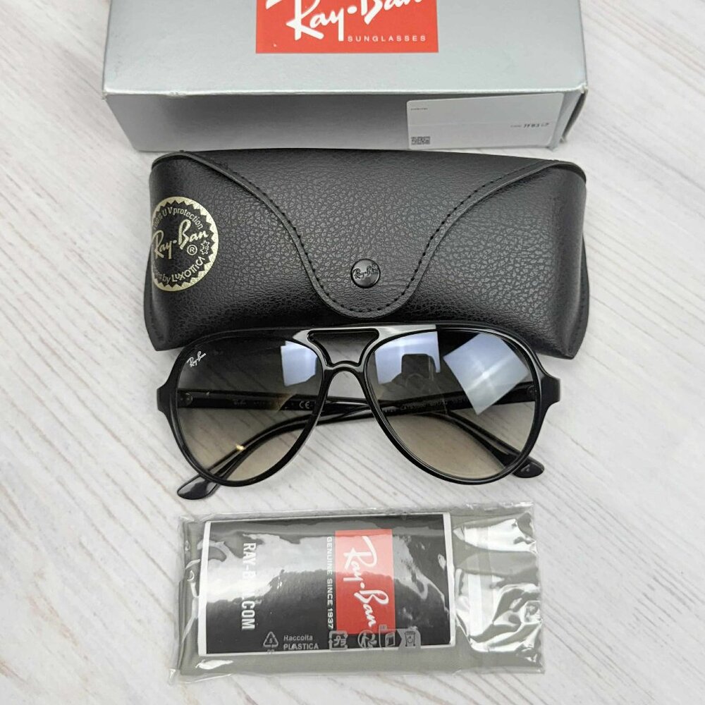Ray-Ban Cats 5000 Classic Sunglasses – Model RB4125 – Black / Light Grey Gradien